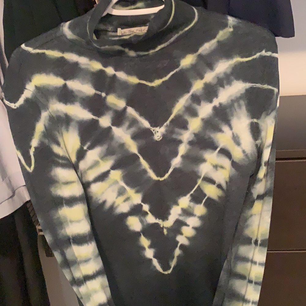 Free People - Green Tie Dye Turtle Neck - Picture 3 of 4